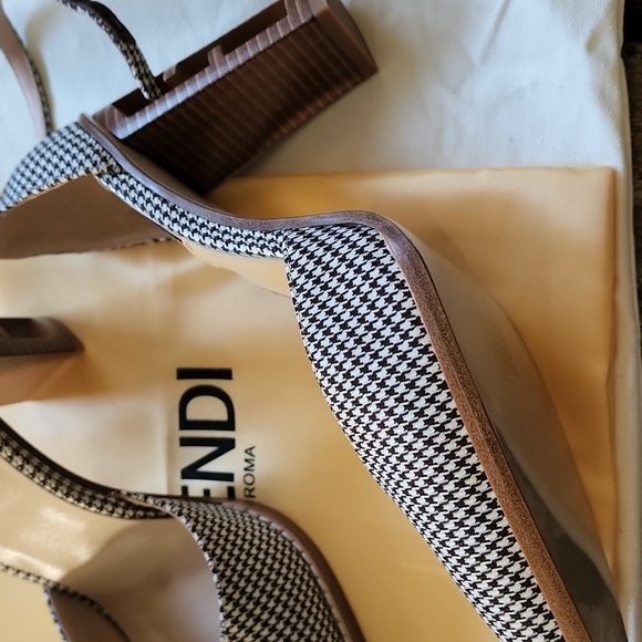 Size 9US heels - Picture 2 of 7